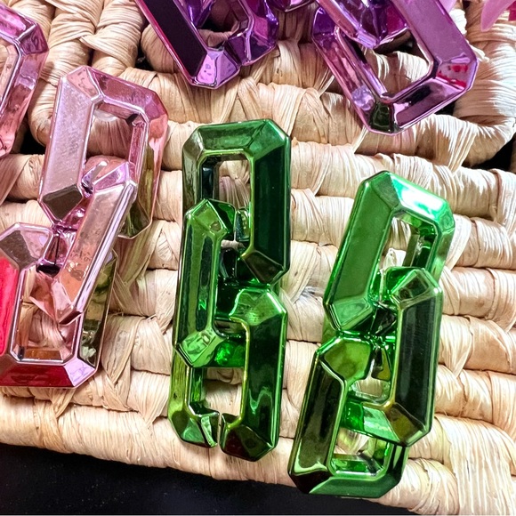 New! Bloggers Fav The “Chain Link” Oil Slick Earrings - Picture 2 of 6